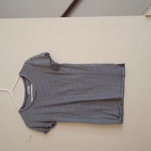 Basic black and white shirt